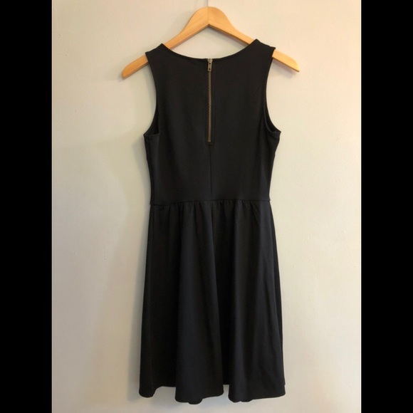 Black Sleeveless Dress - Picture 3 of 6